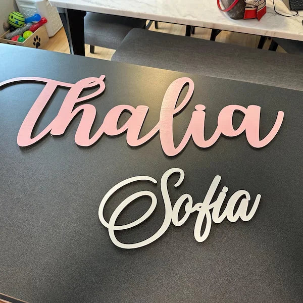 Panneau de nom personnalisé en bois, décor mural de pépinière, mots inoffensifs sécurisés, signe de nom de chambre de bébé en bois.